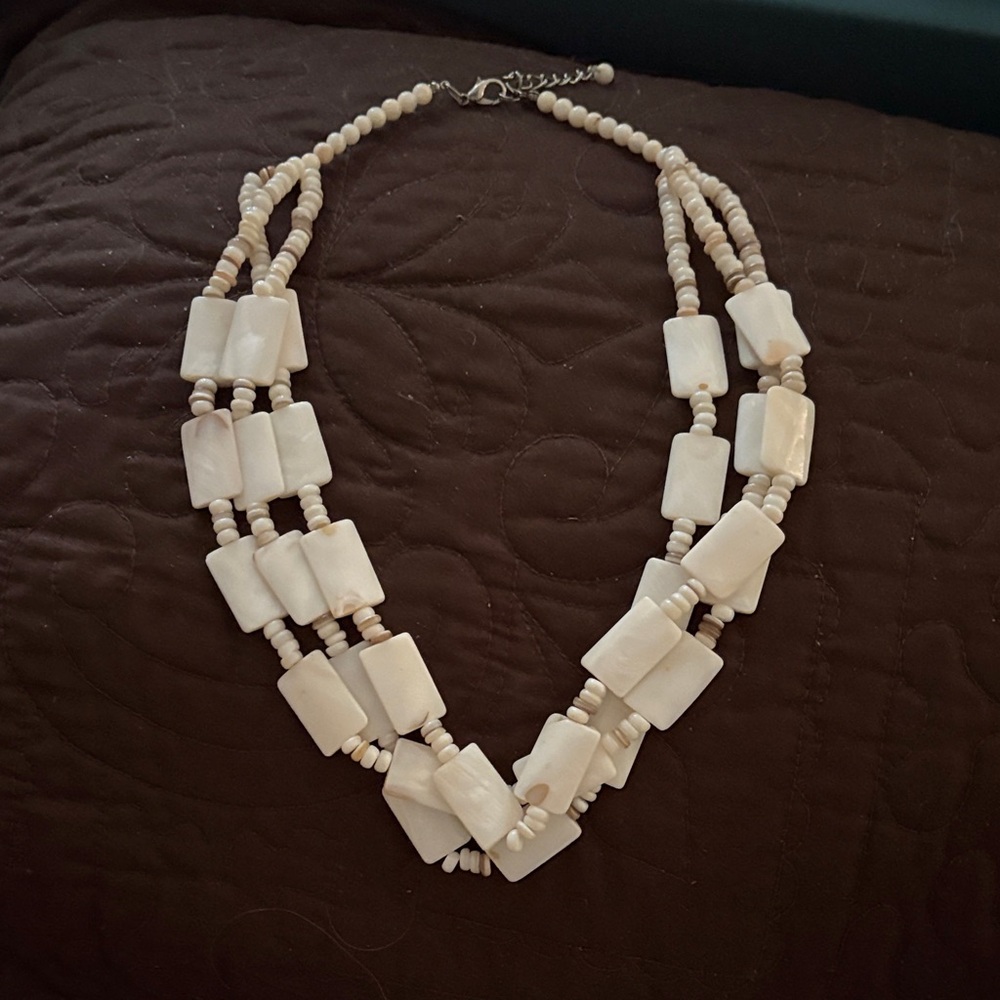Elegant 
Nacre necklace